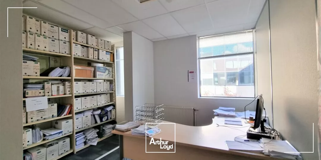 TRES BELLES PRESTATIONS - FUTUROPOLE CHASSENEUIL - BEAUX BUREAUX A LOUER 320m²
