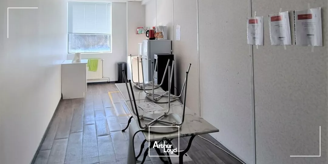 TRES BELLES PRESTATIONS - FUTUROPOLE CHASSENEUIL - BEAUX BUREAUX A LOUER 320m²