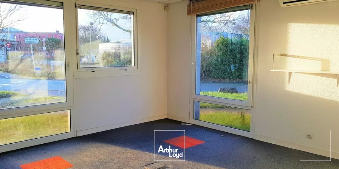 GRAND POITIERS FUTUROSCOPE - BUREAUX A LOUER 134m² PARKING EXTERIEUR - CLIMATISATION