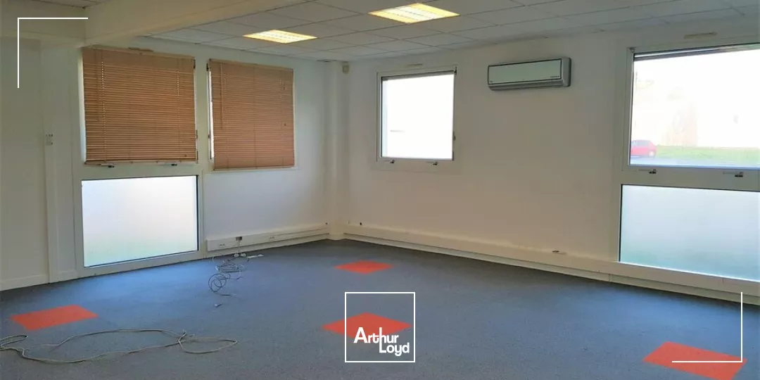 GRAND POITIERS FUTUROSCOPE - BUREAUX A LOUER 134m² PARKING EXTERIEUR - CLIMATISATION