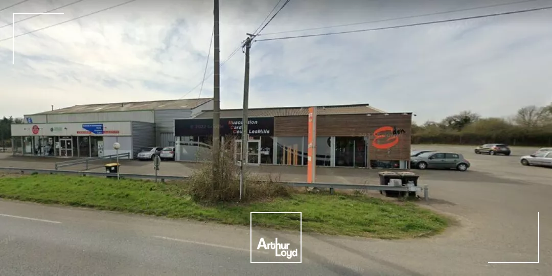 LOCAL COMMERCIAL A LOUER AVEC BELLE VISIBILITE SUR AXE D38