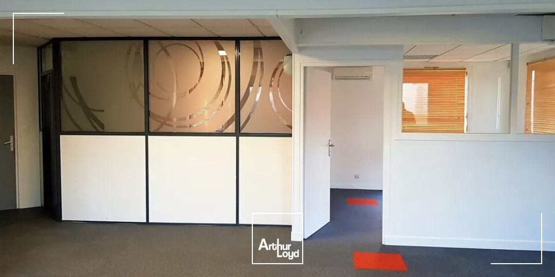 GRAND POITIERS FUTUROSCOPE - BUREAUX A LOUER 134m² PARKING EXTERIEUR - CLIMATISATION