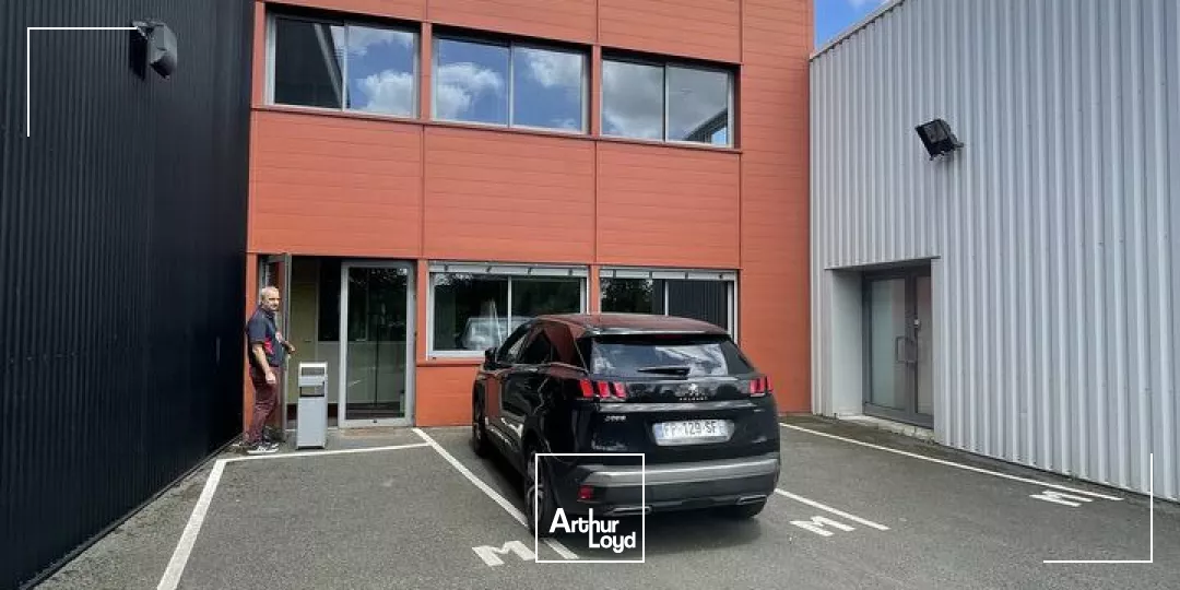 BUREAUX DE 1241m² A LOUER A BESSINES AVENUE DE LA ROCHELLE / ZONE DE LA MUDE