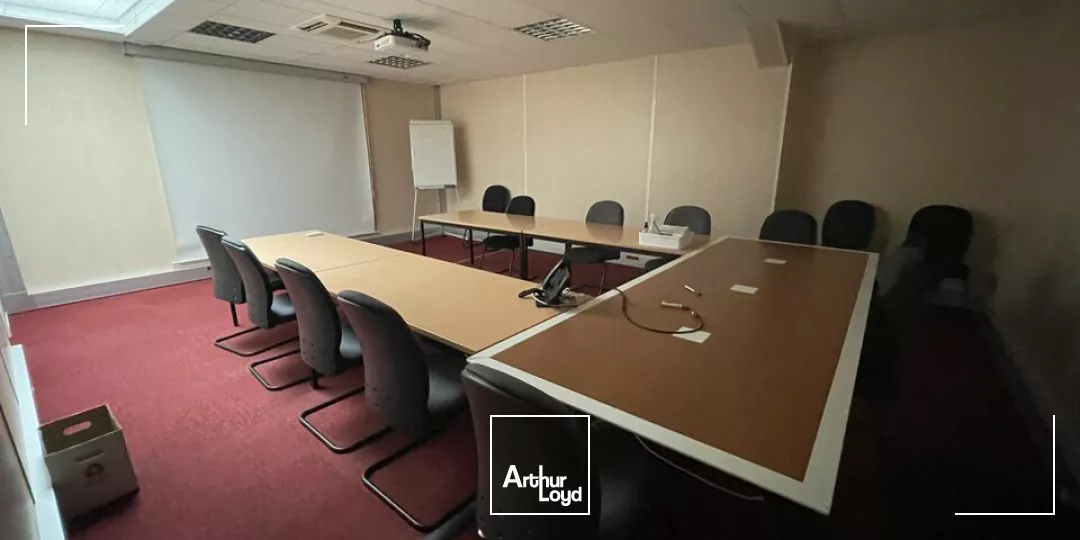 BUREAUX DE 1241m² A LOUER A BESSINES AVENUE DE LA ROCHELLE / ZONE DE LA MUDE
