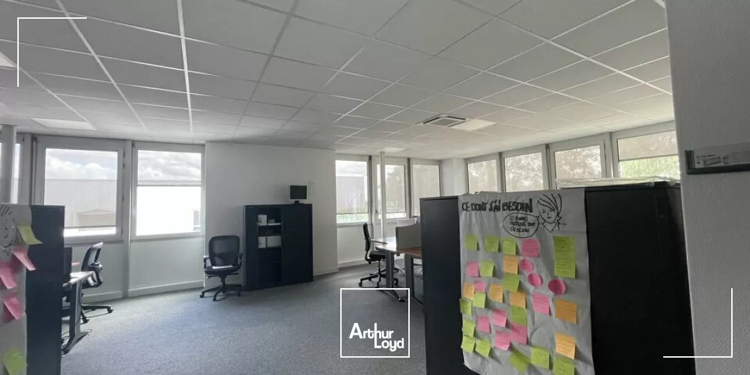 BUREAUX DE 780m² A LOUER A CHAURAY PROCHE DE L'AVENUE DE PARIS ET DE LA ZONE MENDES FRANCE CHAURAY NIORT