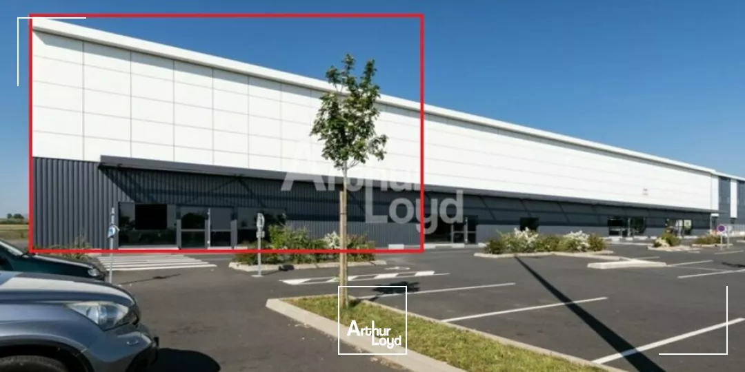 A LOUER LOCAL COMMERCIAL DE 783m² EN ZONE COMMERCIALE A NEUVILLE DE POITOU (86)