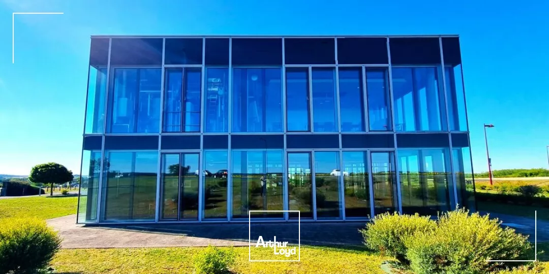 AU NORD DE GRAND POITIERS - TRES BEL ENSEMBLE DE BUREAUX A LOUER - PRESTATION DE HAUT NIVEAU - 321,50m²