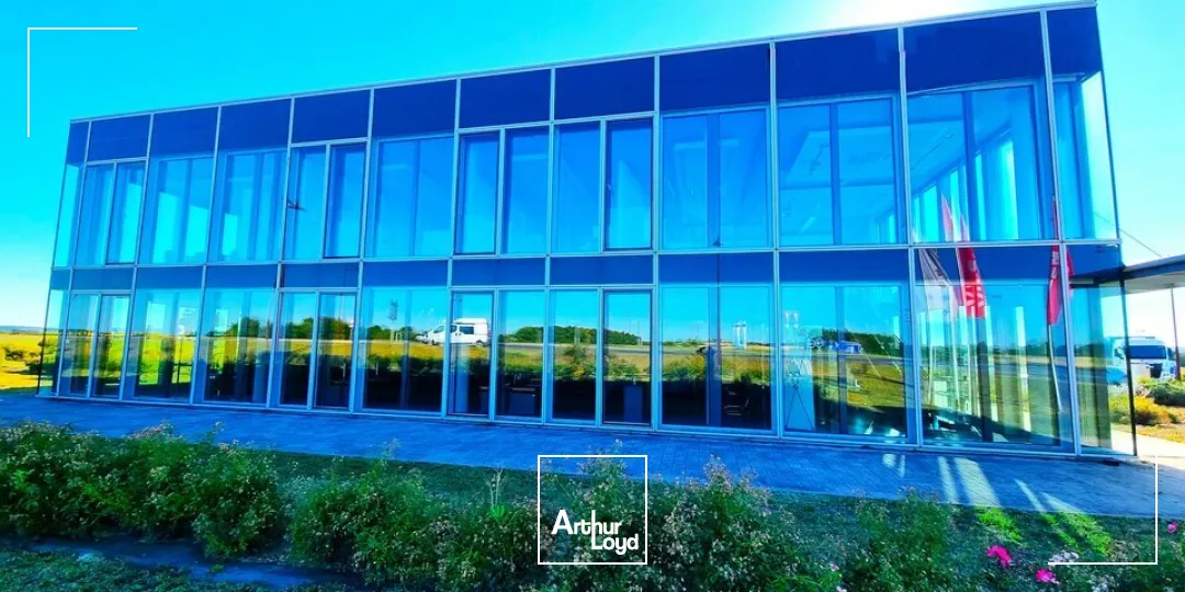 AU NORD DE GRAND POITIERS - TRES BEL ENSEMBLE DE BUREAUX A LOUER - PRESTATION DE HAUT NIVEAU - 321,50m²