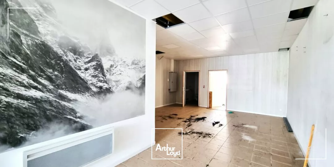 SAINT BENOIT - ROCADE - LOCAL PROFESSIONNEL de 187m² - BUREAUX OU ACTIVITES ARTISANALES A VENDRE OU A LOUER