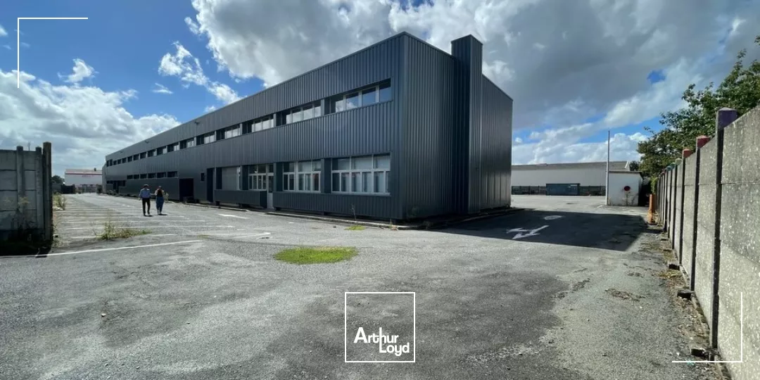 LOCATION BUREAUX NIORT ZONE SAINT LIGUAIRE 200m2 POSSIBLITE JUSQU'A 1022m2