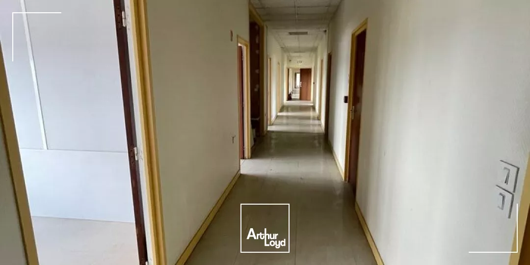 LOCATION BUREAUX NIORT ZONE SAINT LIGUAIRE 200m2 POSSIBLITE JUSQU'A 1022m2