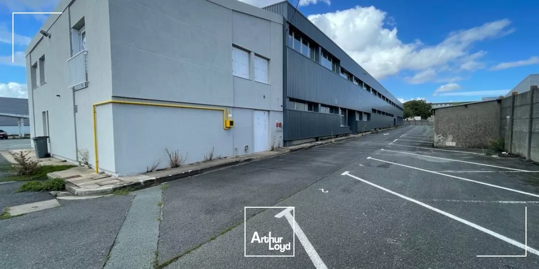 LOCATION BUREAUX NIORT ZONE SAINT LIGUAIRE 200m2 POSSIBLITE JUSQU'A 1022m2