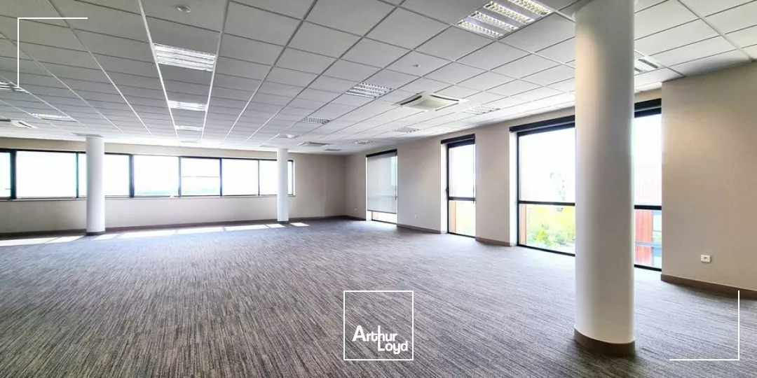 FUTUROSCOPE - 200M² DE BUREAUX A LOUER DANS UN IMMEUBLE EMBLEMATIQUE