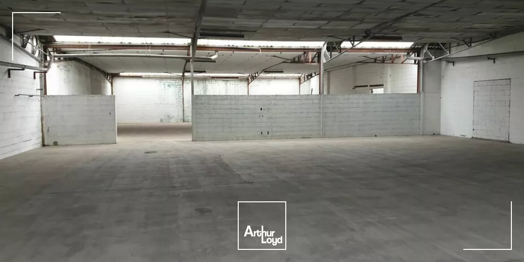 A VENDRE LOCAL D'ACTIVITE DE 880 m2 - ACCES GROS PORTEUR - FONTENAY LE COMTE 