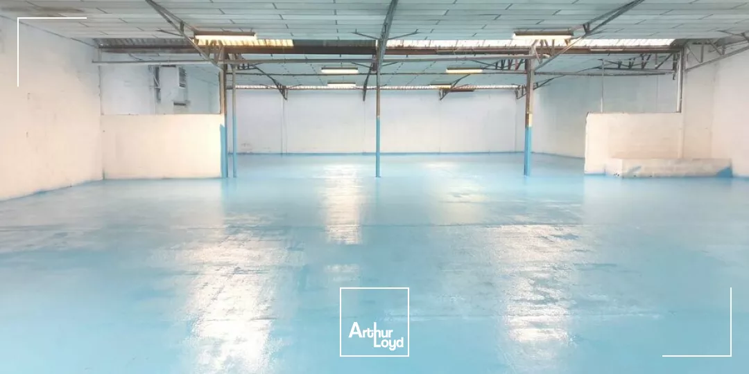 A VENDRE LOCAL D'ACTIVITE DE 880 m2 - ACCES GROS PORTEUR - FONTENAY LE COMTE 