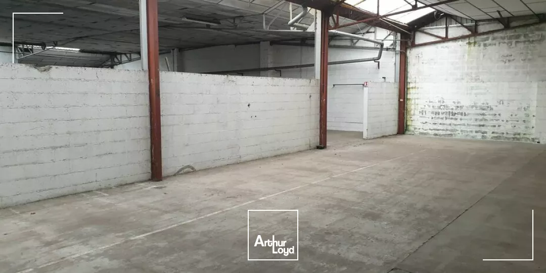 A VENDRE LOCAL D'ACTIVITE DE 880 m2 - ACCES GROS PORTEUR - FONTENAY LE COMTE 