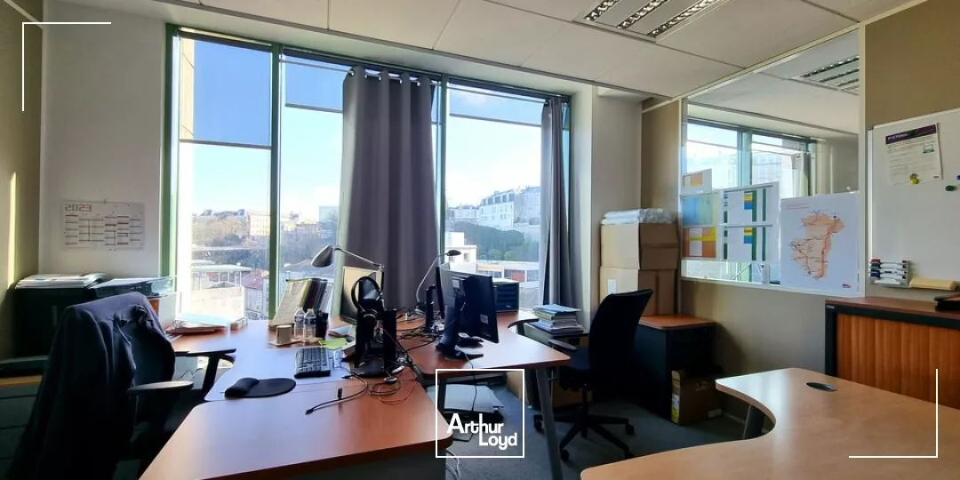 POITIERS GARE CENTRE VILLE - TRES BEAUX BUREAUX A LOUER A PARTIR DE 13M² JUSQU'A 24M²