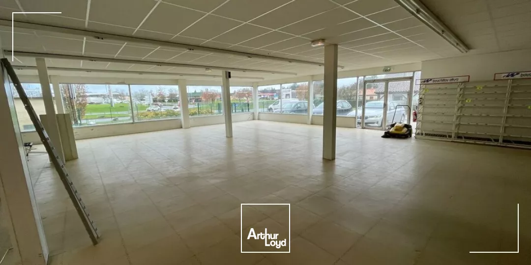 OPPORTUNITE LOCATION 3170m2 LOCAL COMMERCIAL PROCHE LECLERC