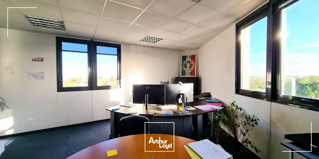 IMMEUBLE DE BUREAUX A VENDRE DE 868M² AU FUTUROSCOPE - POITIERS NORD