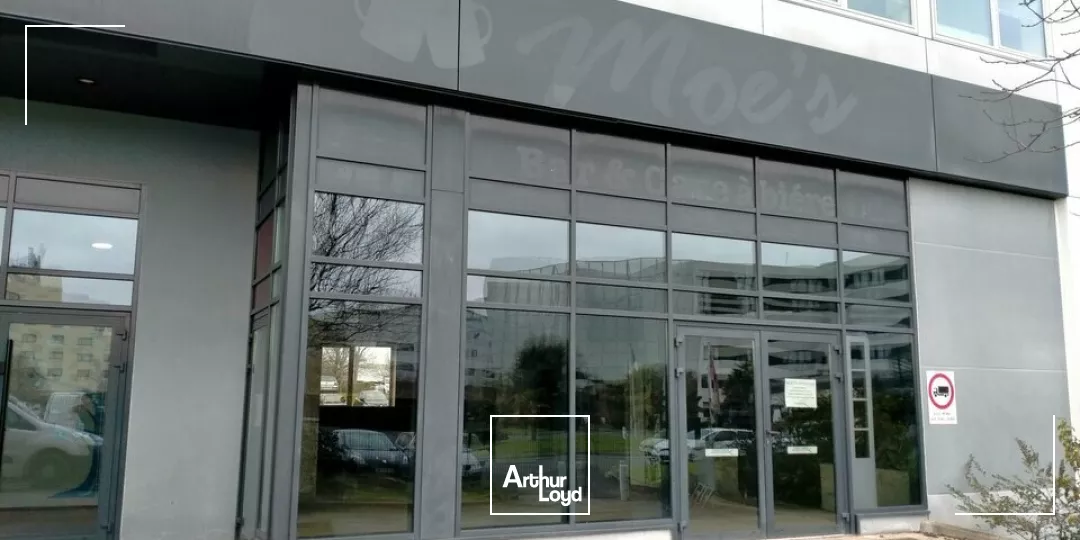 A LOUER LOCAL COMMERCIAL DE 240m² ZONE DU FUTUROSCOPE CHASSENEUIL (86)