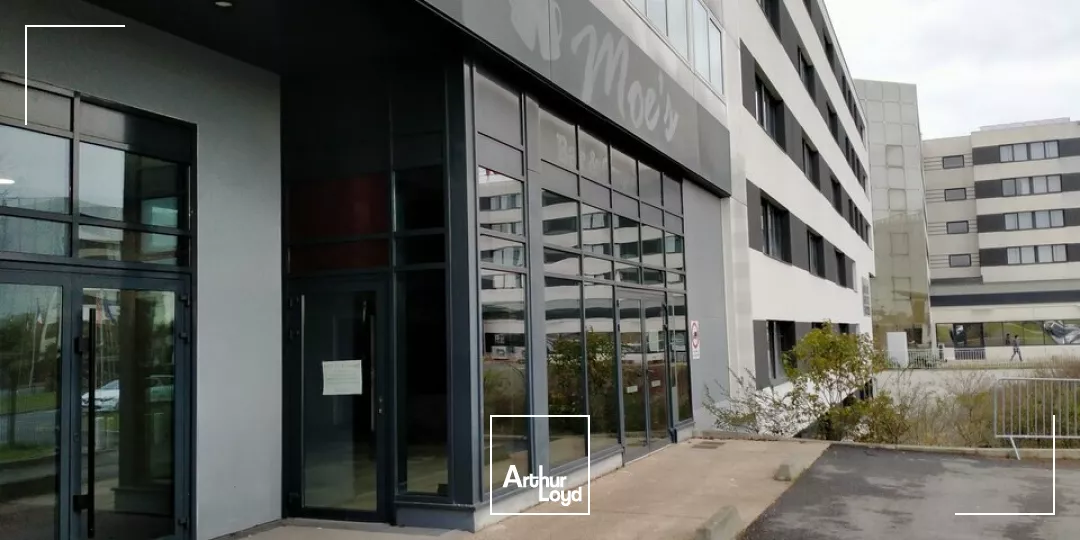 A LOUER LOCAL COMMERCIAL DE 240m² ZONE DU FUTUROSCOPE CHASSENEUIL (86)