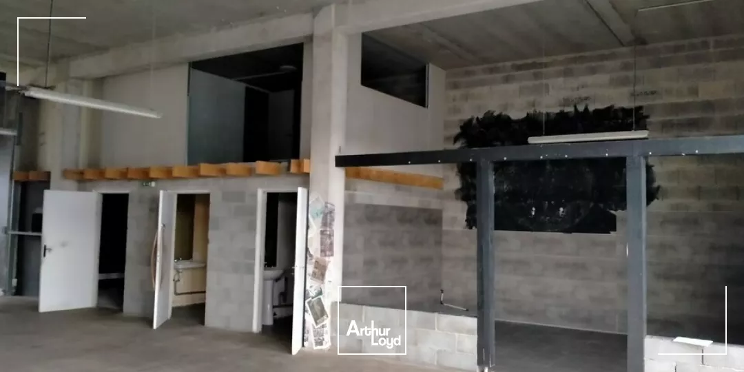 A LOUER LOCAL COMMERCIAL DE 240m² ZONE DU FUTUROSCOPE CHASSENEUIL (86)