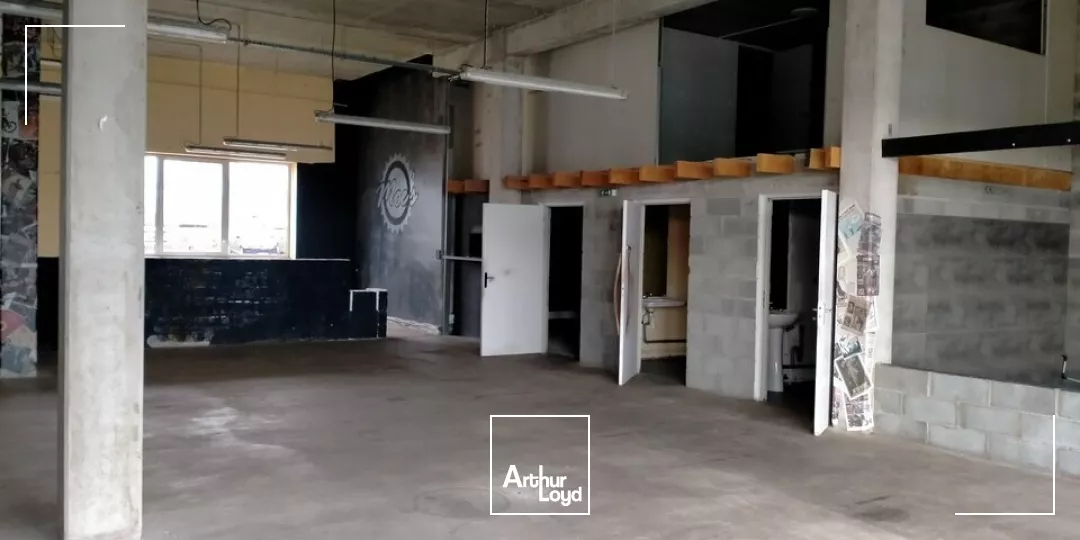 A LOUER LOCAL COMMERCIAL DE 240m² ZONE DU FUTUROSCOPE CHASSENEUIL (86)