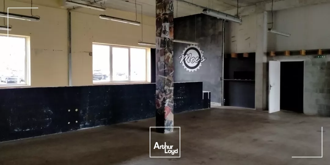 A LOUER LOCAL COMMERCIAL DE 240m² ZONE DU FUTUROSCOPE CHASSENEUIL (86)