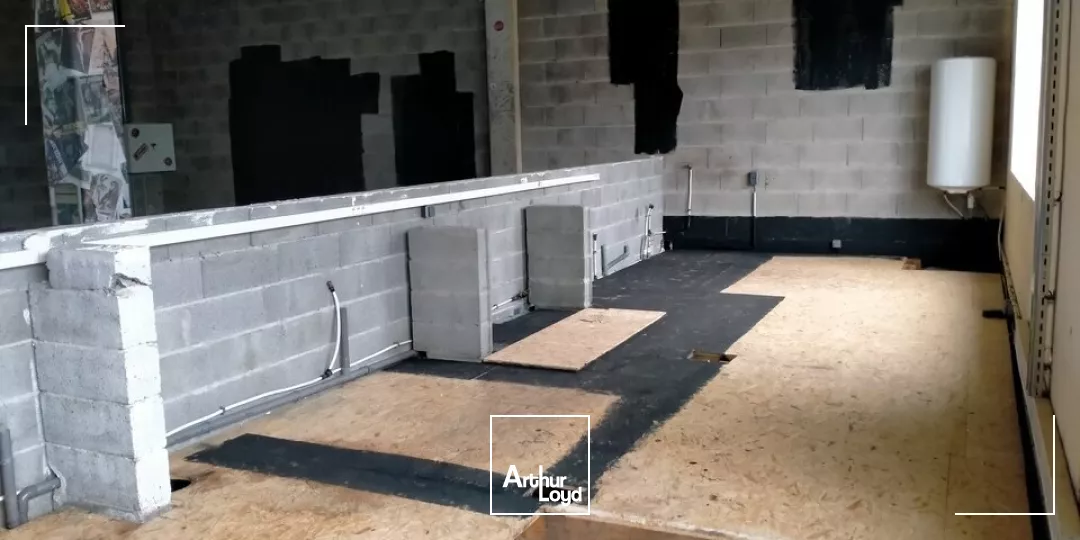 A LOUER LOCAL COMMERCIAL DE 240m² ZONE DU FUTUROSCOPE CHASSENEUIL (86)