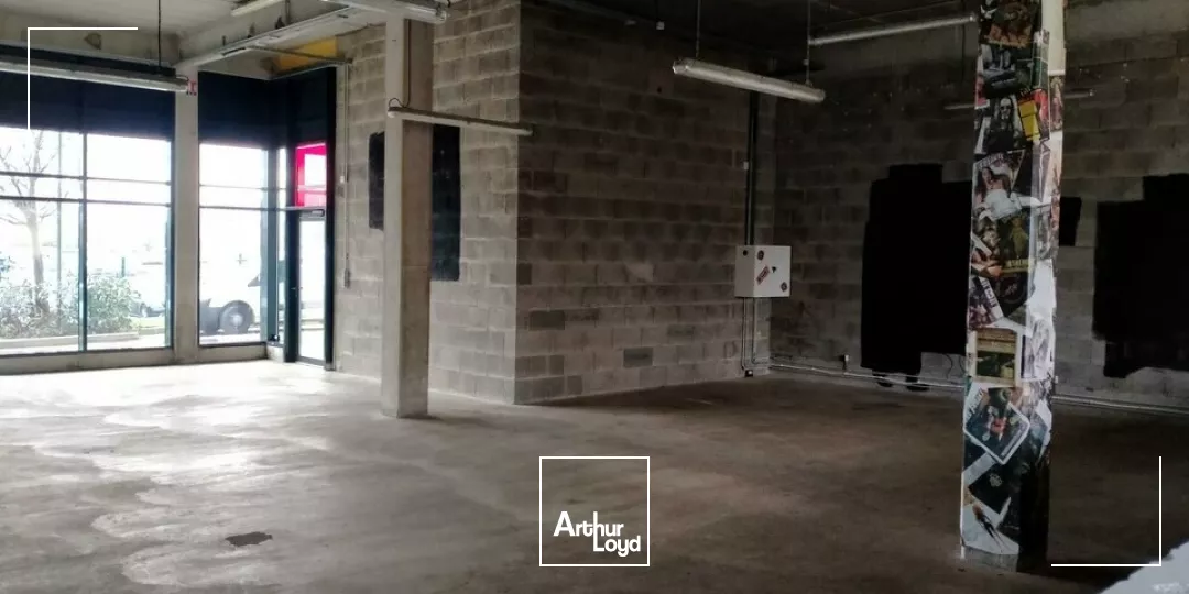 A LOUER LOCAL COMMERCIAL DE 240m² ZONE DU FUTUROSCOPE CHASSENEUIL (86)