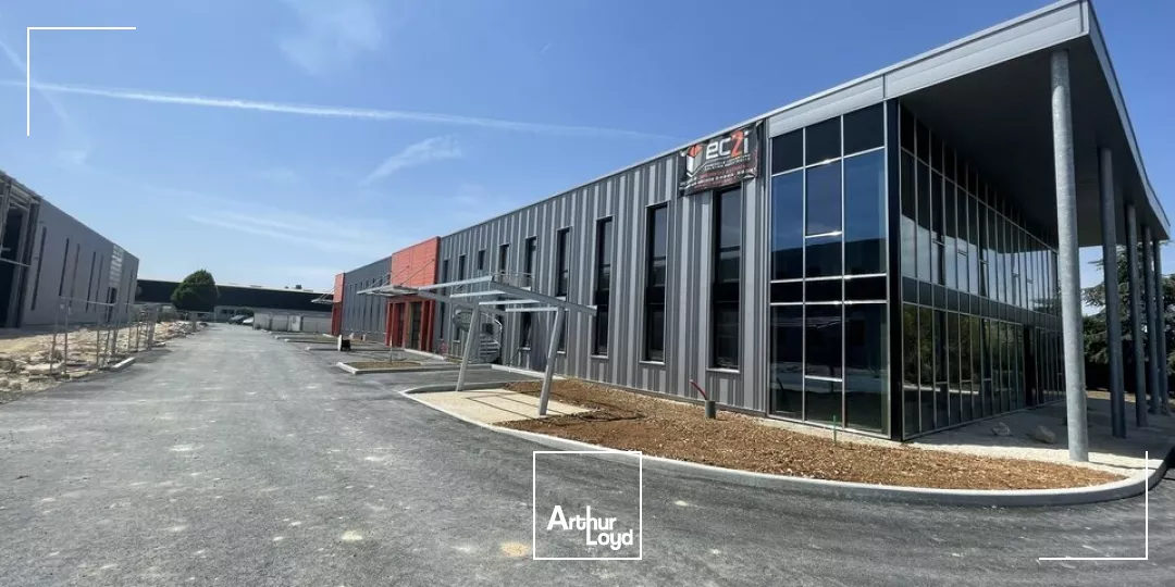 LOCATION LOCAL D'ACTIVITE STOCKAGE NEUF ZONE MENDES FRANCE NIORT