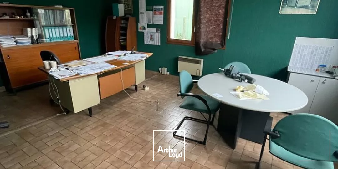 ACHAT LOCAL ZONE DE SOUDAN SORTIE DE PEAGE A10