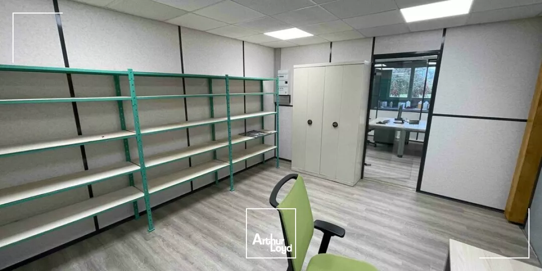 ACHAT LOCAL ZONE DE SOUDAN SORTIE DE PEAGE A10