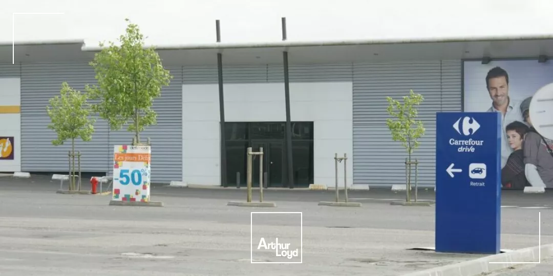 LOCAL COMMERCIAL EN RETAIL PARK A LOUER SUR BRESSUIRE 