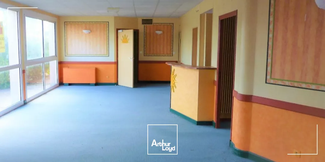 A VENDRE - LOCAL COMMERCIAL - GRAND POTIERS SECTEUR CHASSENEUIL DU POITOU 