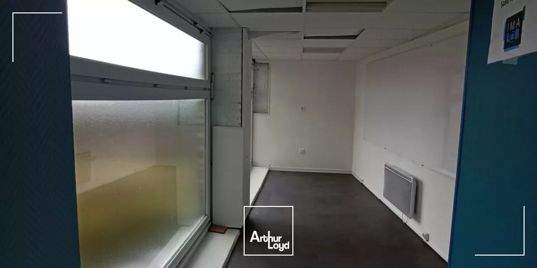 A VENDRE - BUREAUX DE 318m² SITUÉS EN BORDURE DE L'AVENUE DE PARIS A NIORT