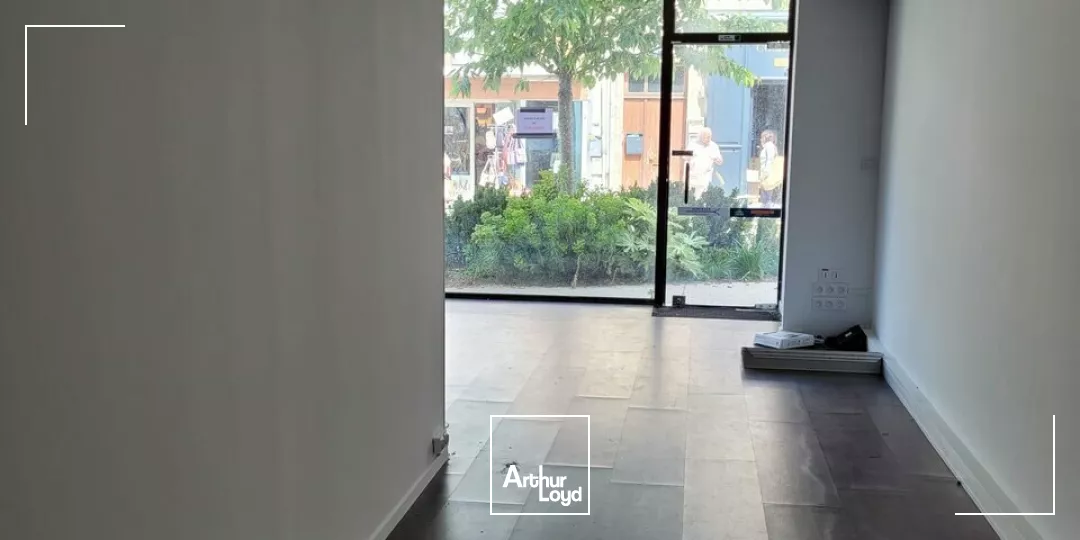 A LOUER CELLULE COMMERCIALE DE 70 m2 - COEUR DE VILLE - LA ROCHE SUR YON