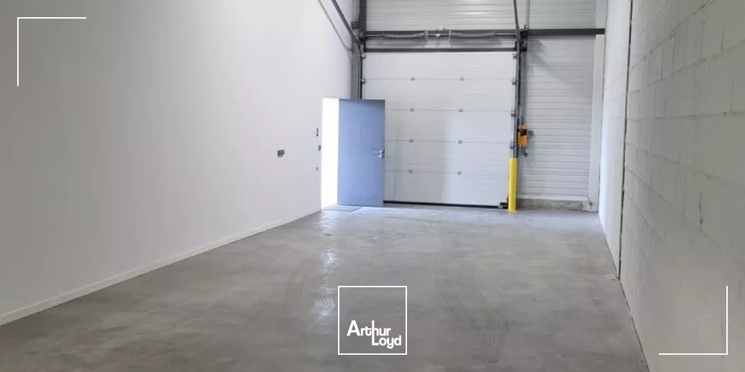 POITIERS ZI REPUBLIQUE - LOCAUX D'ACTIVITES A LOUER - BUREAUX ET ENTREPOT 220M²