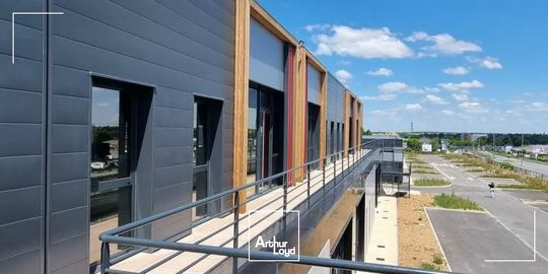 POITIERS ZI REPUBLIQUE - LOCAUX D'ACTIVITES A LOUER - BUREAUX ET ENTREPOT 220M²
