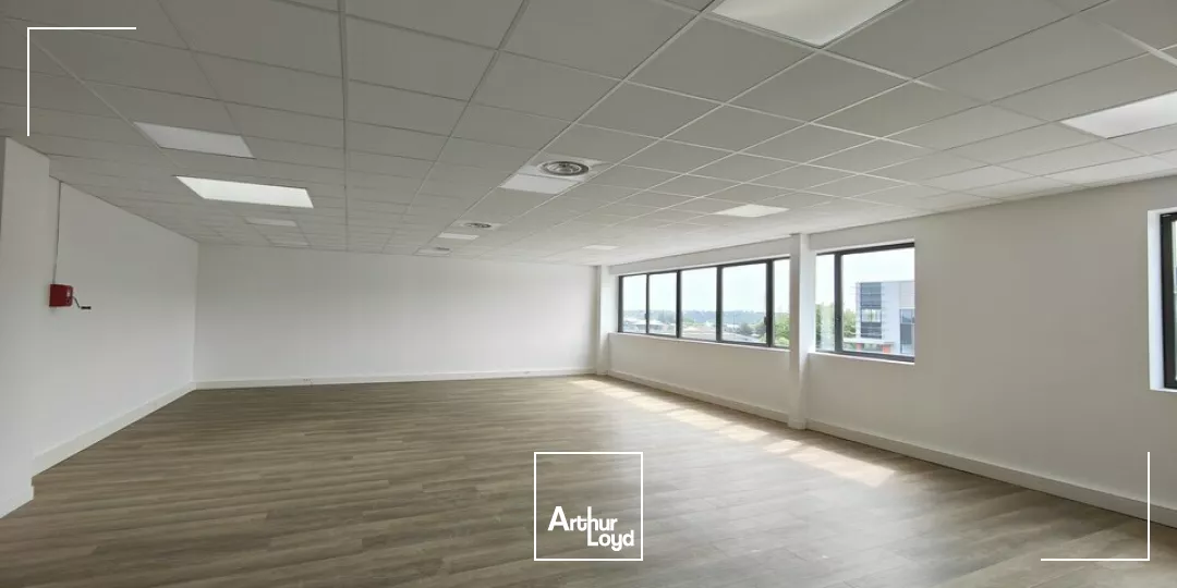 POITIERS ZI REPUBLIQUE - LOCAUX D'ACTIVITES A LOUER - BUREAUX ET ENTREPOT 396M²