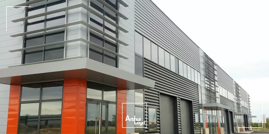 POITIERS ZI REPUBLIQUE - LOCAL D'ACTIVITES A LOUER - BUREAUX ET ENTREPOT 399M²