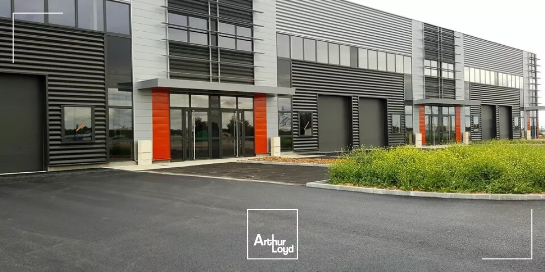 POITIERS ZI REPUBLIQUE - LOCAL D'ACTIVITES A LOUER - BUREAUX ET ENTREPOT 399M²
