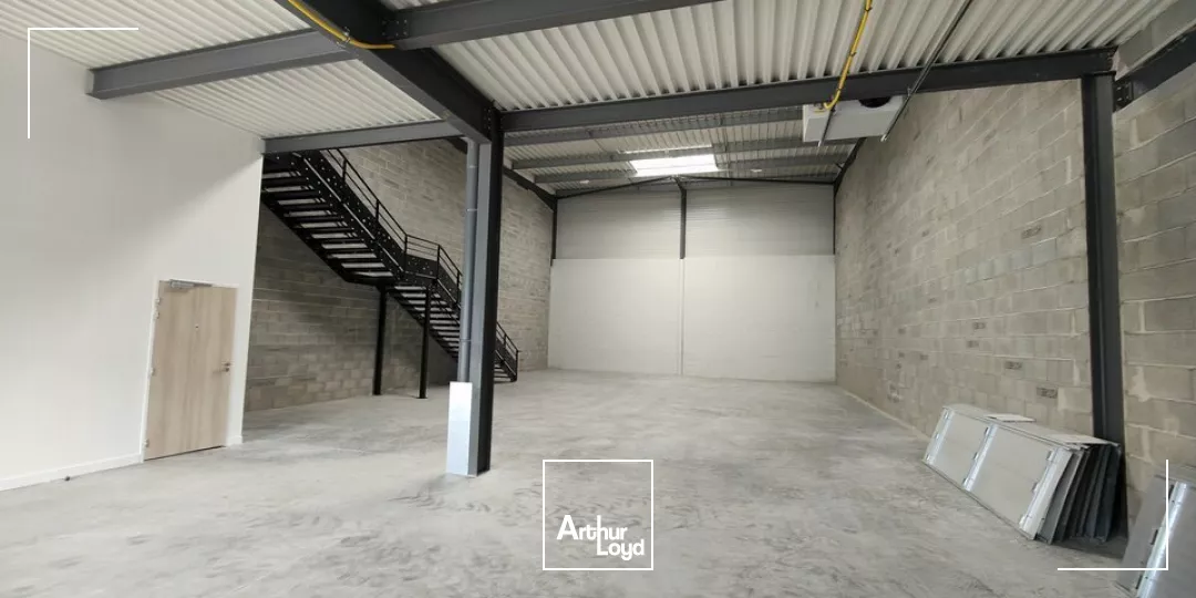 POITIERS ZI REPUBLIQUE - LOCAL D'ACTIVITES A LOUER - BUREAUX ET ENTREPOT 399M²