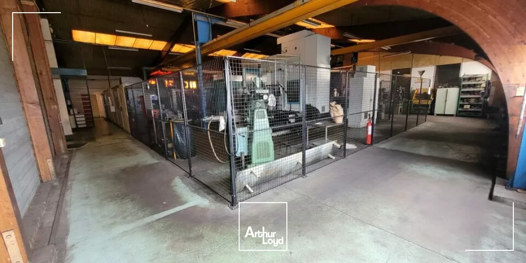 A VENDRE UN LOCAL D'ACTIVITE DE 2 425 m² - ZONE INDUSTRIELLE - ANTIGNY