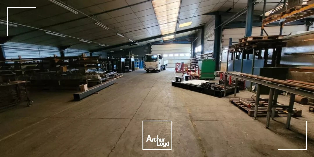A VENDRE UN LOCAL D'ACTIVITE DE 2 425 m² - ZONE INDUSTRIELLE - ANTIGNY