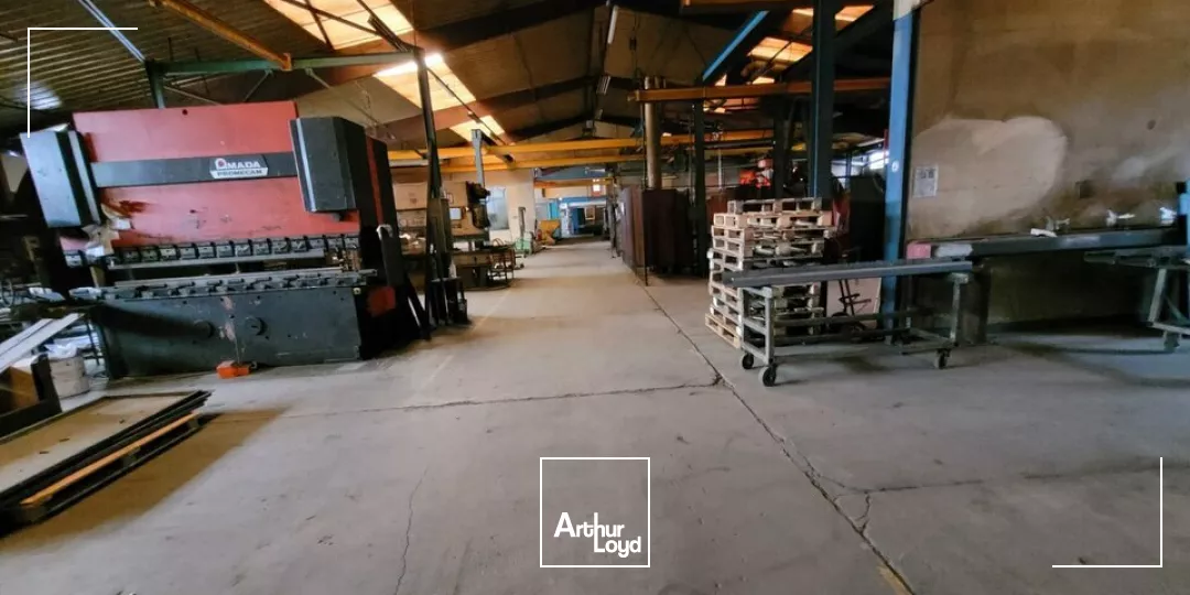 A VENDRE UN LOCAL D'ACTIVITE DE 2 425 m² - ZONE INDUSTRIELLE - ANTIGNY