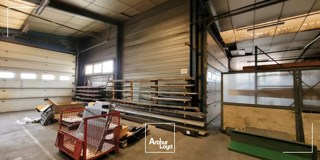 A VENDRE UN LOCAL D'ACTIVITE DE 2 425 m² - ZONE INDUSTRIELLE - ANTIGNY
