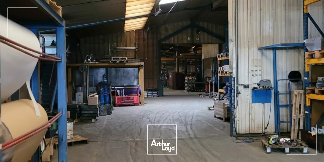 A VENDRE UN LOCAL D'ACTIVITE DE 2 425 m² - ZONE INDUSTRIELLE - ANTIGNY