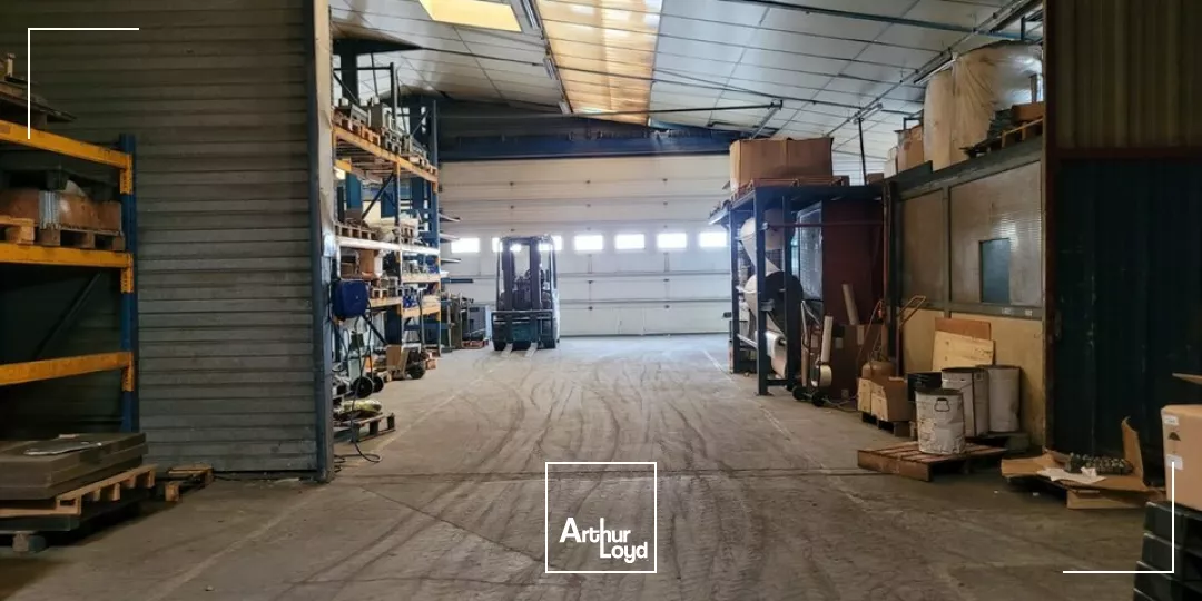 A VENDRE UN LOCAL D'ACTIVITE DE 2 425 m² - ZONE INDUSTRIELLE - ANTIGNY
