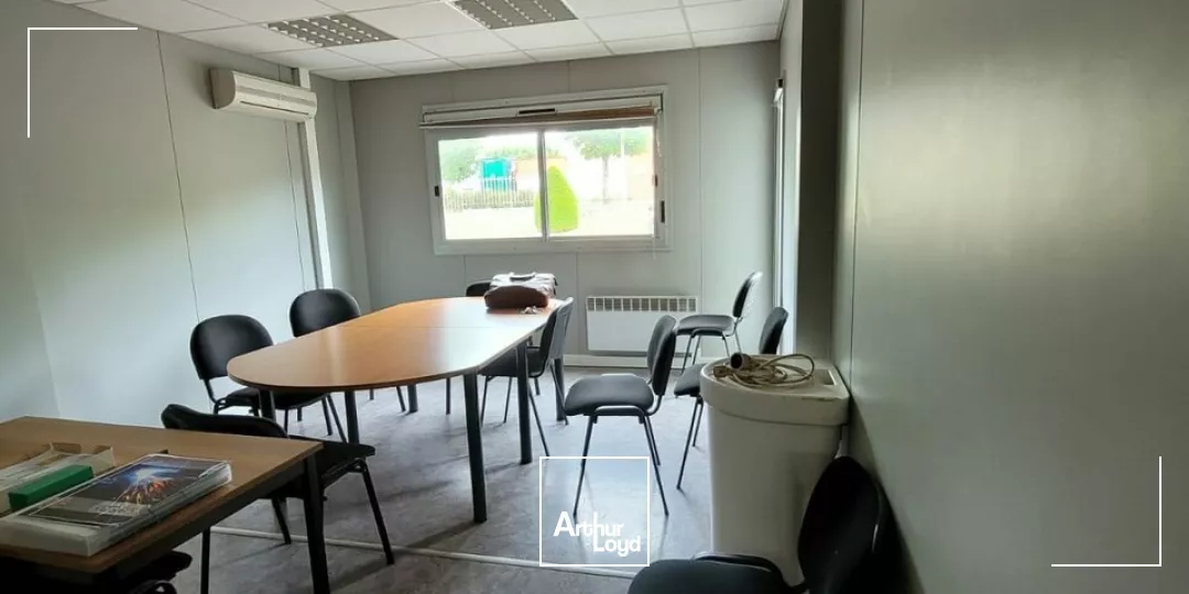 A VENDRE UN LOCAL D'ACTIVITE DE 2 425 m² - ZONE INDUSTRIELLE - ANTIGNY